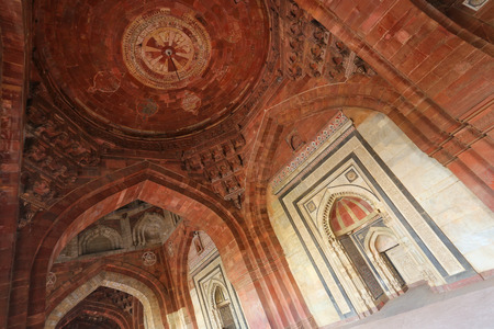 Interior of Qila-i-kuna Mosque, Purana Qila, New Delhi, India. This fort is the oldest known structure of any type in Delhi.のeditorial素材