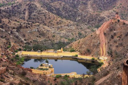 Defensive wall and water reservoir of Jaigarh Fort on Aravalli Hills near Jaipur, Rajasthan, India. The fort was built by Jai Singh II in 1726 to protect the Amber Fortのeditorial素材