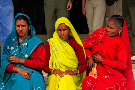 Local women sitting in the courtyard of Jama Masjid in Fatehpur Sikri, Uttar Pradesh, India. The mosque was built in 1648 by Emperor Shah Jahan and dedicated to his daughter  Jahanara Begumのeditorial素材
