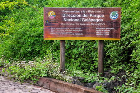 Galapagos National Park Headquarters sign at Charles Darwin Research Station on Santa Cruz Island, Ecuador. In 1959 Government of Ecuador declared all uninhabited areas of Galapagos a national park.のeditorial素材