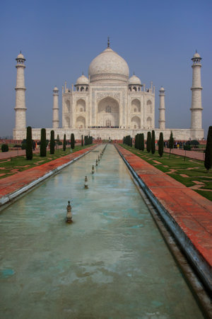 Taj Mahal with reflecting pool in Agra, Uttar Pradesh, India. It was build in 1632 by Emperor Shah Jahan as a memorial for his second wife Mumtaz Mahal.の写真素材