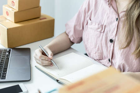 The admin page is posting the order list on the care page, online shopping is very popular because it is convenient, you don't have to leave the house to receive the goods. Online trading ideas.の写真素材