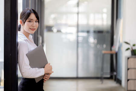 Beautiful Asian woman is a businesswoman who leads a new generation of startups, a woman who runs and manages a business plan to build confidence and stability in business, woman-led business concept.の写真素材
