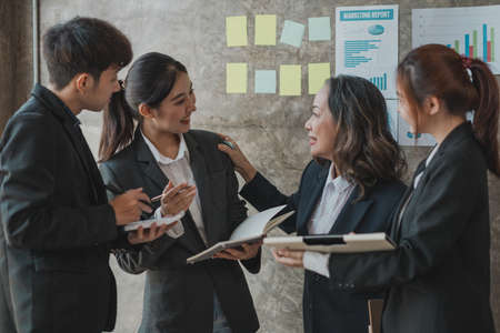 A highly qualified senior businesswoman is having training meetings with the subordinate team, planning meetings and internal discussions. Management concepts of senior executives.の写真素材