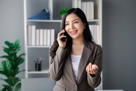 Business woman talking on the phone, young Asian women as executives, founding and running start-up executives, young female business leaders. Startup business concept.の写真素材