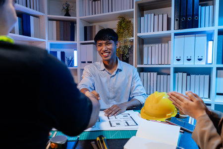 Engineers and architects analyze construction models and discuss project strategies, combining technical knowledge and creative ideas to achieve successful architectural design solutions.の写真素材