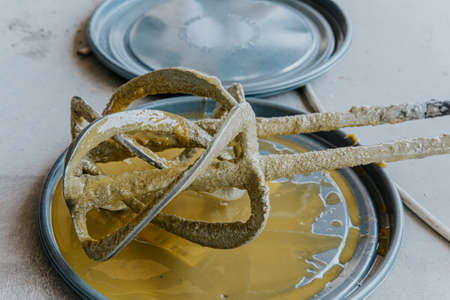 Epoxy mixer tool, preparation and application of epoxy resin