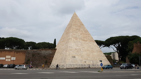 Sky is monument, building and church, church building. That marvel has pyramid, ancient history and obelisk and that beauty contains tree, bell cote, bell cot and beacon, lighthouse, beacon light, pharos.のeditorial素材