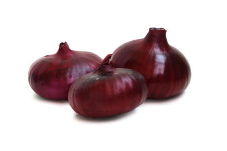 fresh red onions isolated on white backgroundの写真素材