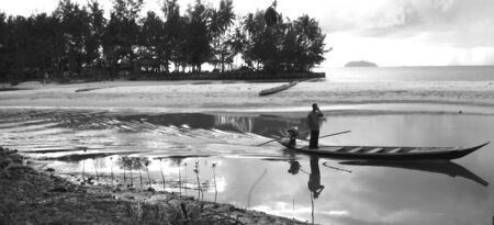 beach panorama fisherboat boat black and whiteのeditorial素材