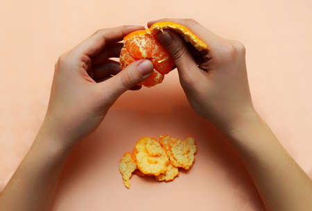 Peeling mandarinの写真素材