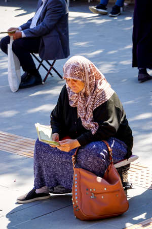 8 May 2022 Diyarbakir Turkey. Woman Praying in Hz Suleyman mosque in Diyarbakirのeditorial素材
