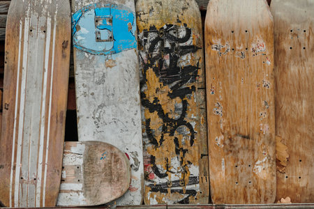 In a creative display of repurposing, old ski and snowboard decks have been transformed into unique wall decorations, adding a rustic and nostalgic charm to the interior of the houseの写真素材