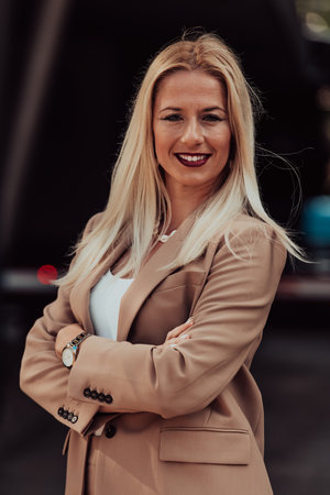 A powerful portrait of a businesswoman, standing confidently with her arms crossed, representing the determination of the female gender and embodying strength and successの写真素材
