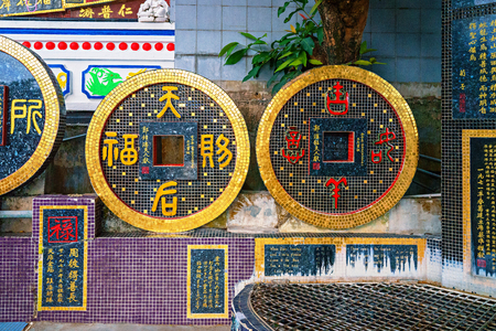 Repulse Bay, Hong Kong - November 19, 2015: Sculpture of Gold Chinese coinsのeditorial素材