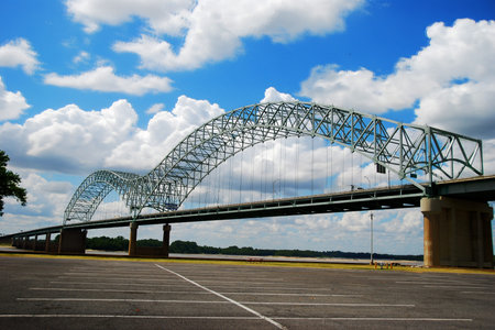 I-40 crosses the Mississippi at Memphis on the Hernando de Soto Bridgeの写真素材