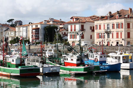 Bayonne. October-12-2009. Fishing boats in the harbor of Bayonne. Franceのeditorial素材