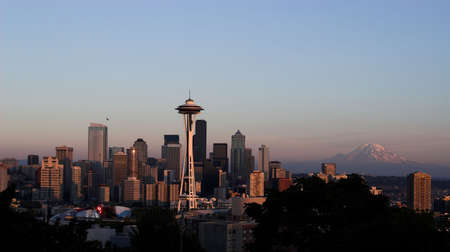 seattle with mt rainier at sunsetの写真素材