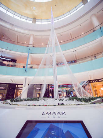 Dubai, UAE - May 15, 2018: Hall Dubai Mall overlooking the statue of Dubai Greek.のeditorial素材