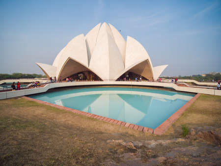 New Delhi, India - November 28, 2018: People visiting Lotus Temple.のeditorial素材