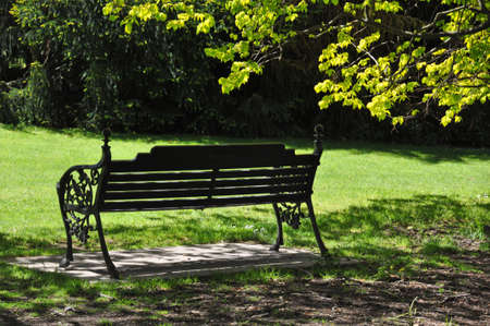 Shady seat in the English style Botanical Gardens, Christchurch, New Zealand の写真素材