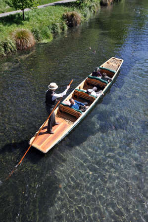 Punt in the English style Botanical Gardens, Christchurch, New Zealand のeditorial素材