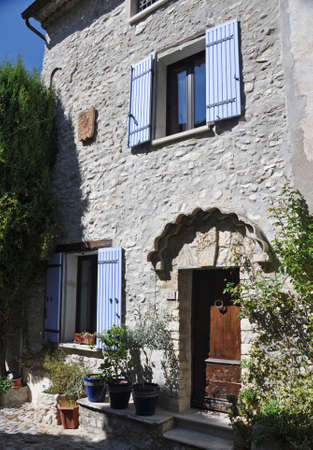 Traditional house in the ( Haute-Ville)  medieval city at Vaison La Romain, in the Vancluse, Provence, France.のeditorial素材