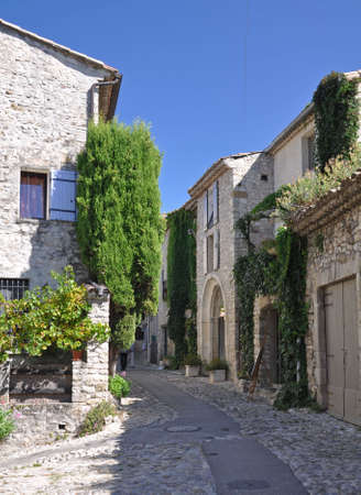 Rue des Fours in the ( Haute-Ville)  medieval city at Vaison La Romain, in the Vancluse, Provence, France.のeditorial素材
