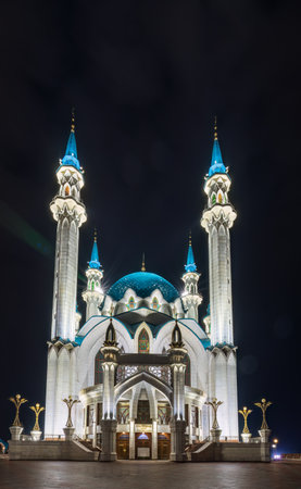 Majestic white mosque Kul sharif with blue domes and spires under a night sky in in Kazan Kremlin, Russia. It is tourist attraction of Kazan. Kul Sharif Mosque on the background of night skyの写真素材