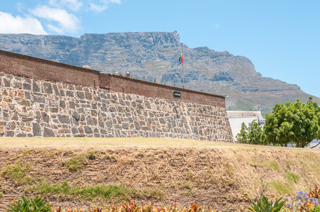 CAPE TOWN, SOUTH AFRICA - DECEMBER 18, 2014:  One of the bastions of the Castle of Good Hope, Leerdam, with the upper cable station on Table Mountain in the backのeditorial素材