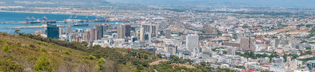 CAPE TOWN SOUTH AFRICA  DECEMBER 18 2014: Panoramic view of the central business district and harbor.のeditorial素材