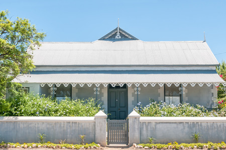PRINCE ALBERT SOUTH AFRICA  JANUARY 2 2015:  Historic old house in a street scene in Prince Albertのeditorial素材
