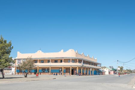 CARNAVON, SOUTH AFRICA - AUGUST 10, 2015: Street scene in Carnavon, a small town in the Northern Cape Karoo regionのeditorial素材