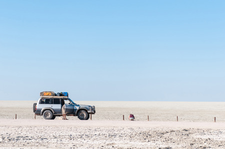 ETOSHA NATIONAL PARK, NAMIBIA - JUNE 21, 2017: Unidentified tourists at the viewpoint on the Etosha Pan in the Etosha National Park, Namibiaのeditorial素材