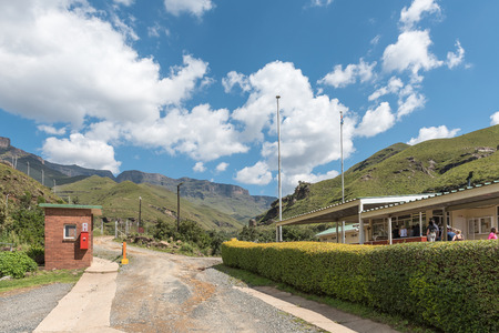 HIMEVILLE, SOUTH AFRICA - MARCH 24, 2018: The South African Border Post at the start of the Sani Pass near Himeville, in the Kwazulu-Natal Provinceのeditorial素材