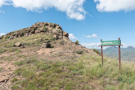 Directional sign at Wodehouse Peak on the Wodehouse trail at Golden Gateの写真素材
