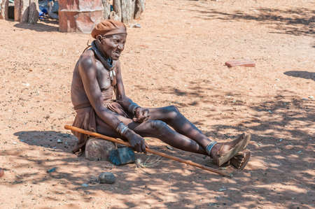 EPUPA, NAMIBIA - MAY 27, 2011: An old Himba man posing for photographers at a Himba village near Epupaのeditorial素材