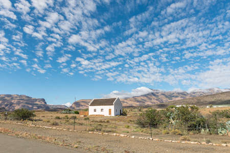 KLAARSTROOM, SOUTH AFRICA - APRIL 5, 2021: A house in Klaarstroom in the Western Cape Karoo. Meiringspoort is visible to the left as a break in the Swartberg mountainのeditorial素材