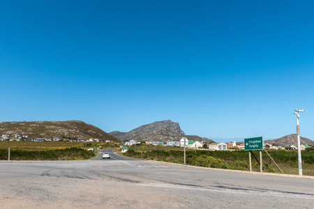 Pringlebaai, South Africa - Sep 20, 2022: The junction between road R44 and the Pringlebaai and Hangklip entrance road. Buildings are visibleのeditorial素材