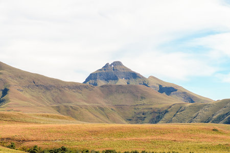 Gatberg or Intunja, as seen from near Breakfast Stream at Monks Cowl in the Ukhahlamba Drakensberg Parkの写真素材