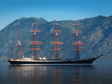 Sailing ship