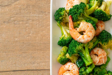 stir-fried broccoli with shrimpsの写真素材