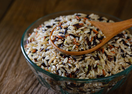 Brown rice seed in bowl.