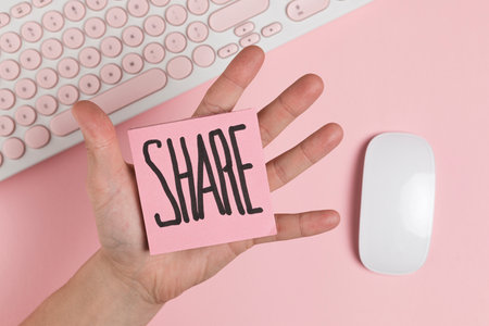 hand holding sticky notes mouse mock upの写真素材