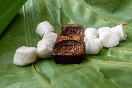 The production process of traditional Chinese snacks, rice strips, is a delicacy made from rice