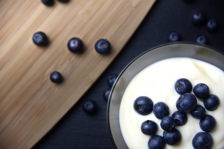Fresh Blueberry Dessert in Glass Bowlの写真素材
