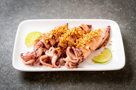 fried squid with garlic