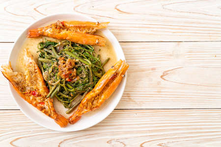 Stir-fried water mimosa with river prawnsの写真素材