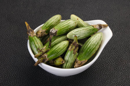 Green asian eggplant in the bowlの素材