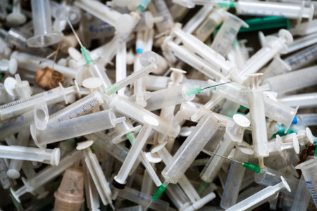 many dirty syringes and needlesの素材